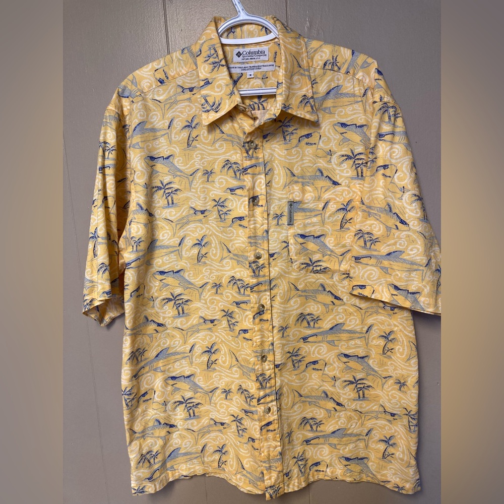 New condition men’s Columbia short sleeve button down.
